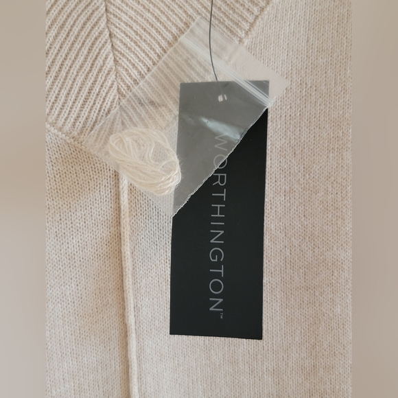 Women's Sz M Worthington Beige V-Neck Sweater NWT Oversized And Soft - Picture 5 of 10